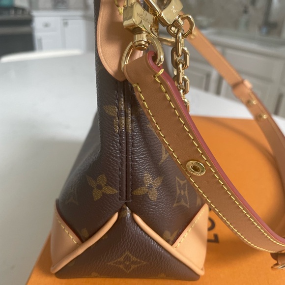 Authentic Louis Vuitton Boulogne PM Handbag - Picture 8 of 11